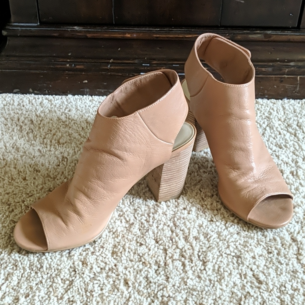 Crown Vintage peep toe booties sz 9.5